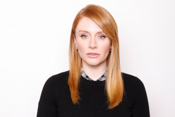 Картинка девушки bryce+dallas+howard рыжая лицо свитер