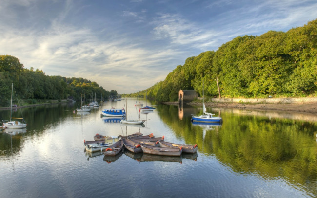 Обои картинки фото корабли, разные вместе, река, яхты, лодки