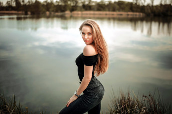 Картинка девушки -+рыжеволосые+и+разноцветные рыжеволосая озеро джинсы взгляд