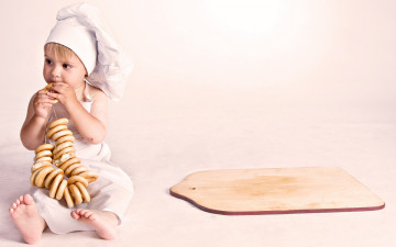 Картинка разное люди ребенок колпак бублики доска