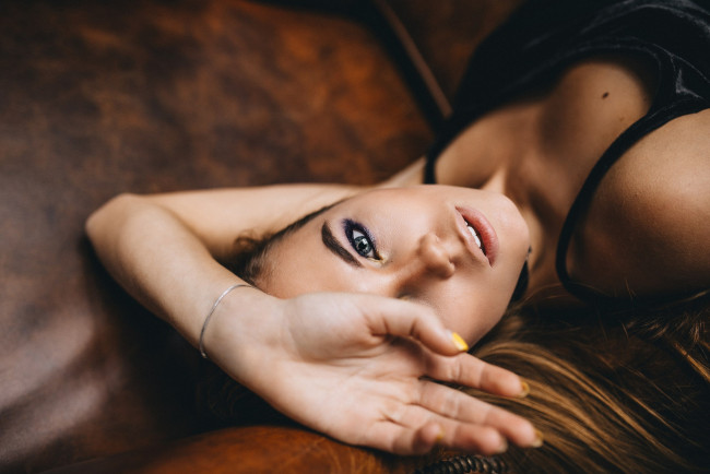 Обои картинки фото девушка - girl, девушки, - лица,  портреты, девушка, шатенка, сексуальная, милая, модель, красивая, супер, сладкая, лапочка, симпатичная, классная, нежная, идеальная, няша, яркая, игривая, великолепная, обаятельная, жгучая, спокойная, удивительная