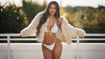 Картинка девушки -+брюнетки +шатенки девушка позирует