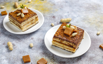 обоя еда, пирожные,  кексы,  печенье, орехи, ирис