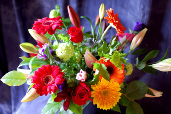 Картинка цветы букеты композиции гортензия эустома лилии розы герберы