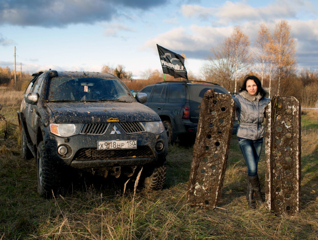 Обои картинки фото автомобили, авто, девушками