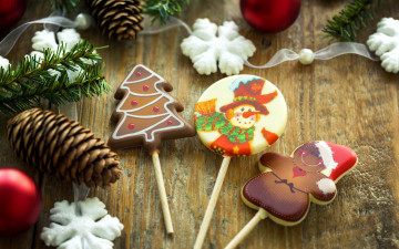 Картинка праздничные угощения леденцы шишки