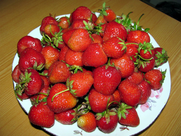 Обои картинки фото еда, клубника,  земляника, спелая, ягоды