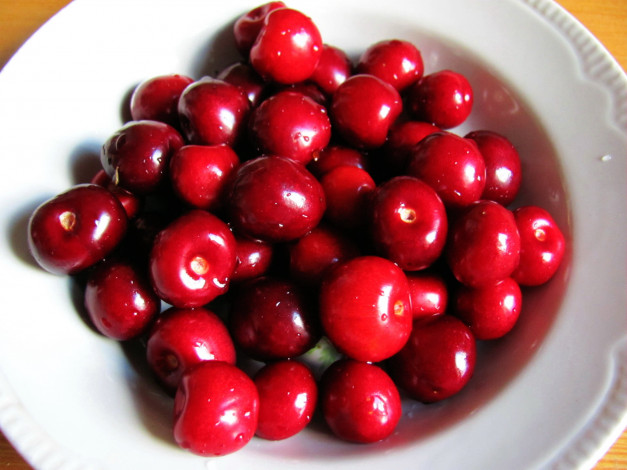 Обои картинки фото еда, вишня,  черешня, капли, ягоды, вишни