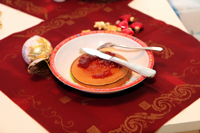 Обои картинки фото еда, блины,  оладьи, варенье, блинчик