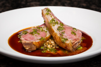 Картинка еда мясные+блюда мясо тарелка соус