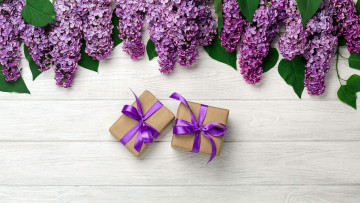 Картинка праздничные подарки+и+коробочки подарки сирень