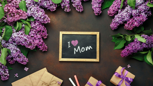 Обои картинки фото праздничные, день матери, подарки, сирень, надпись