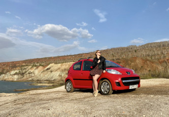 Картинка автомобили -авто+с+девушками peugeot 107