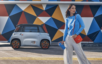 Картинка 2020+citroen+ami автомобили citroen ds сitroen ami 2020 вид сбоку экстерьер двухместный электромобиль новый белый французский девушка