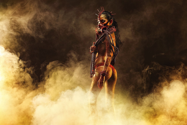 Обои картинки фото девушки, - креатив,  косплей, девушка, фон, взгляд, маска