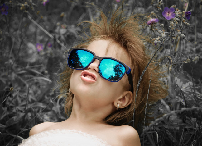 Обои картинки фото разное, дети, ребенок, очки, цветок