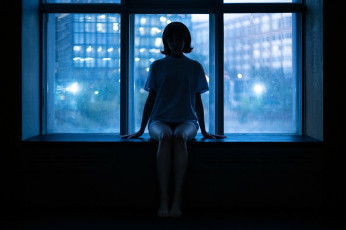 Картинка девушки tenletters образ бессонница футболка окно