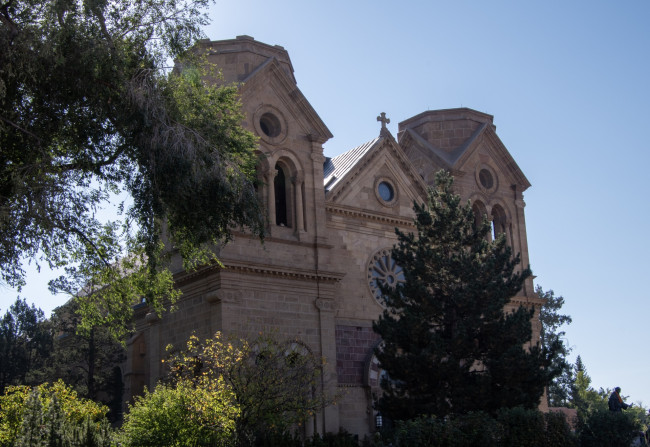 Обои картинки фото the cathedral basilicai, santa fe, new mexico, города, - католические соборы,  костелы,  аббатства, the, cathedral, basilica, santa, fe, new, mexico