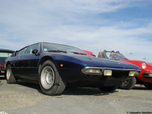 Картинка автомобили выставки уличные фото