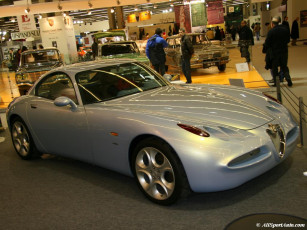 Картинка автомобили выставки уличные фото