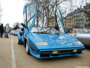 Картинка автомобили выставки уличные фото