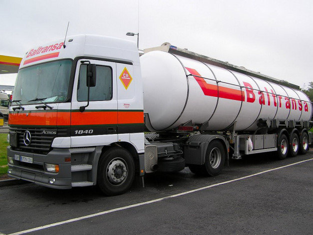 Обои картинки фото автомобили, mercedes, trucks