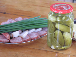 Картинка еда разное колбаса сало лук огурцы в банке