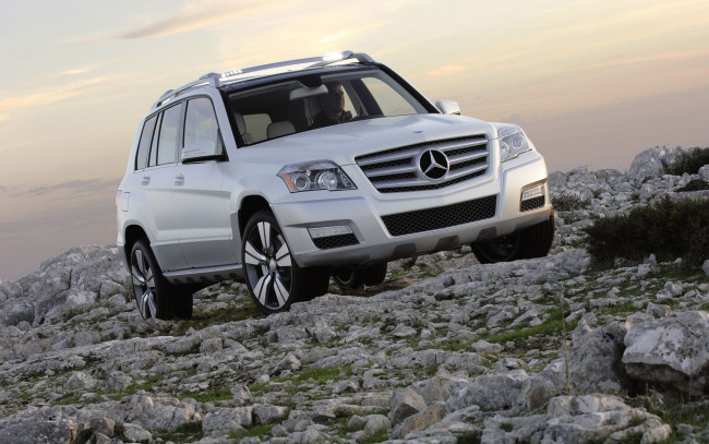 Обои картинки фото автомобили, mercedes, benz, неровная, каменистая, площадка