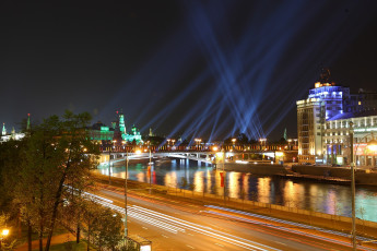 Картинка города москва россия лучи
