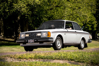 Картинка volvo+242gt автомобили volvo автошоу выставка автопробег