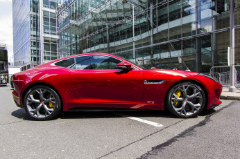 Картинка автомобили выставки+и+уличные+фото стоянка авто красный