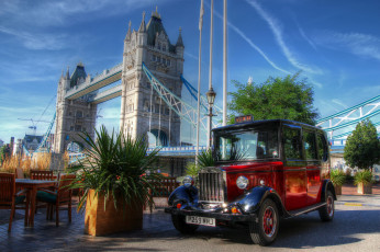 Картинка taxi+to+tower+bridge автомобили классика лондон такси мост набережная