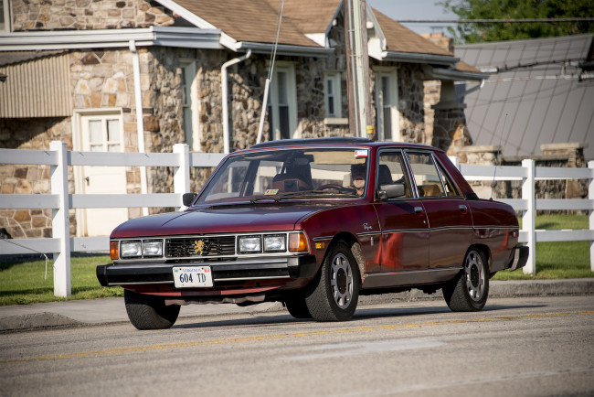 Обои картинки фото peugeot 604 gtd, автомобили, peugeot, выставка, автошоу, автопробег