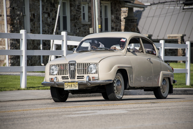 Обои картинки фото saab 96, автомобили, saab, выставка, автошоу, автопробег