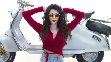 Картинка мотоциклы мото+с+девушкой мотороллер дама