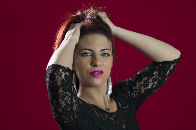 Обои картинки фото девушки, -unsort , брюнетки,  шатенки, взгляд, лицо