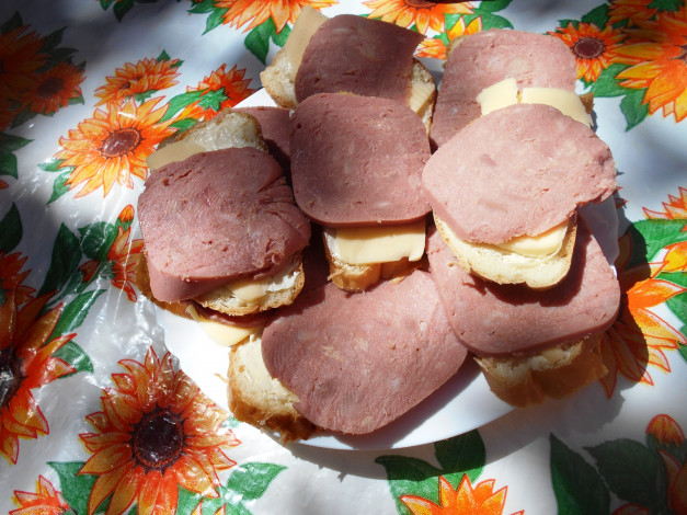 Обои картинки фото еда, бутерброды,  гамбургеры,  канапе, сыр, колбаса, хлеб