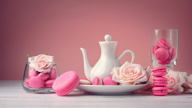 Обои картинки фото еда, макаруны, лакомство, печенье, розы