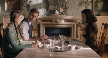 Картинка кино+фильмы the+aftermath стол завтрак женщина дочь отец