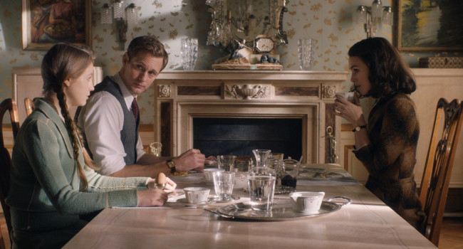 Обои картинки фото кино фильмы, the aftermath, стол, завтрак, женщина, дочь, отец