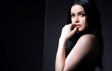 обоя девушки, ariel winter, брюнетка, взгляд