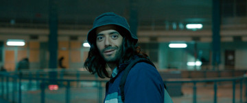 обоя кино фильмы, nicky larson et le parfum de cupidon, мужчина, панама, здание