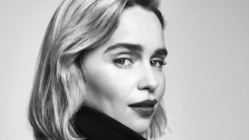 Картинка девушки emilia+clarke актриса черно-белая лицо взгляд