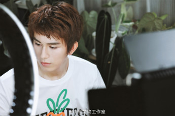 Картинка мужчины zhu+zanjin актер лицо цветы