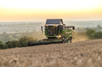 Картинка техника комбайны fendt
