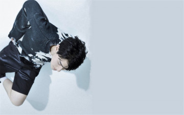 Картинка мужчины wang+zhuocheng актер свитер шорты