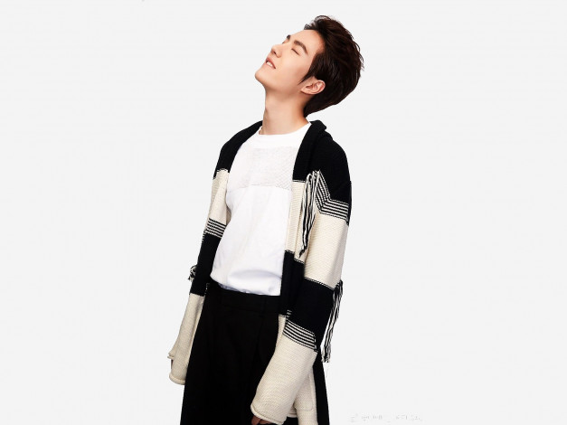 Обои картинки фото мужчины, wang yi bo, актер, певец, кофта