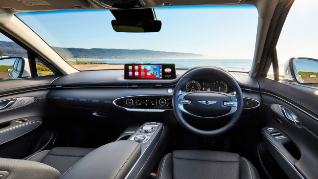 Обои картинки фото genesis gv70 2, 5t awd, автомобили, интерьеры, салон, черный, кожа, море, берег