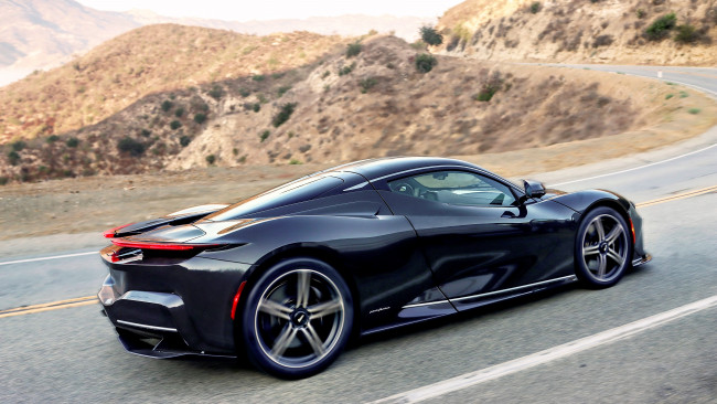 Обои картинки фото pininfarina battista, автомобили, pininfarina, черный, горы, скорость, дорога, шоссе