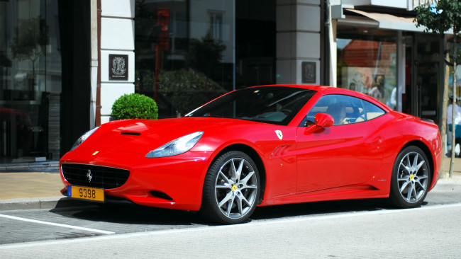 Обои картинки фото ferrari, california, автомобили, выставки, уличные, фото, италия, спортивные, гоночные, s, p, a